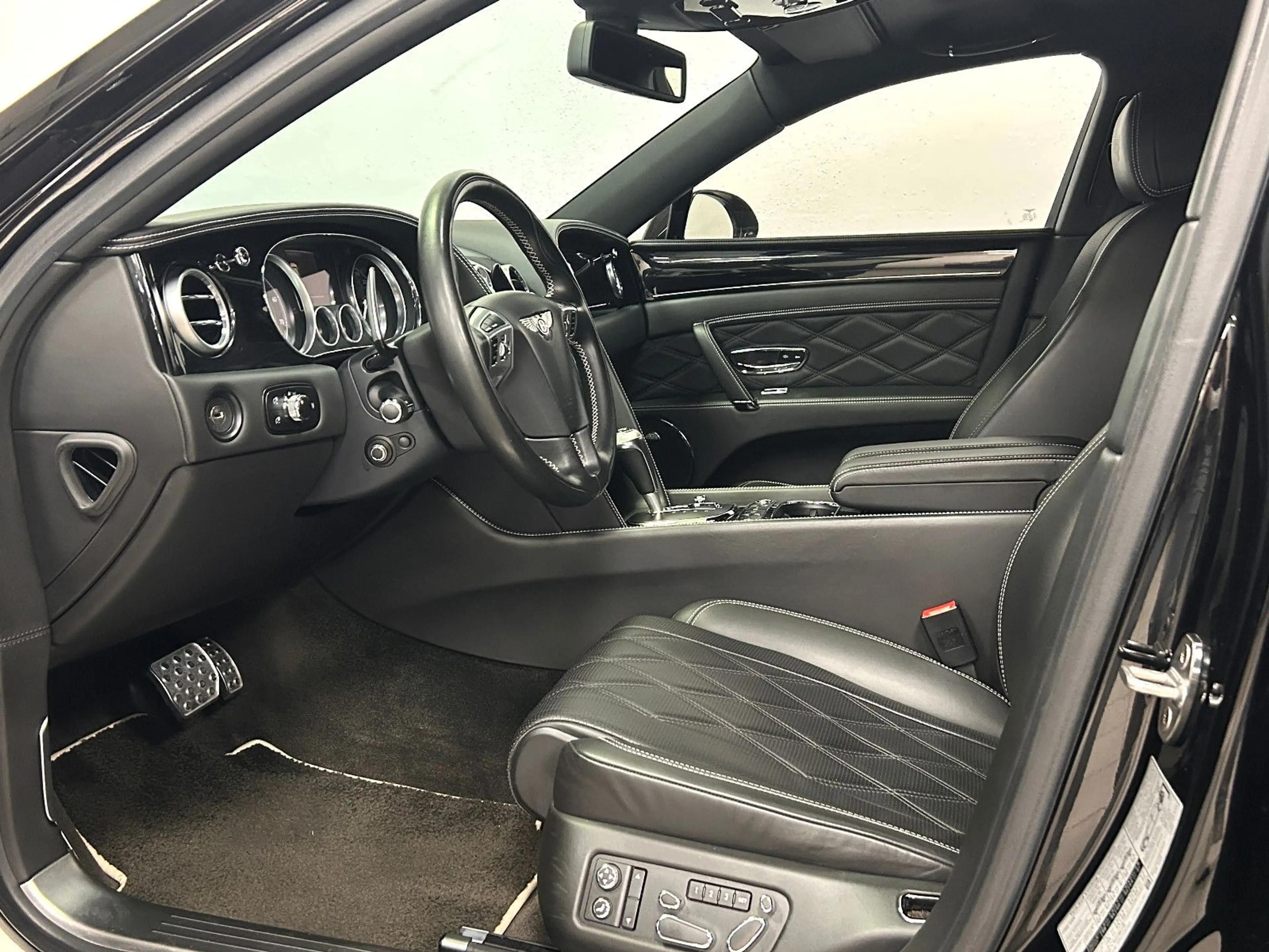 Bentley Flying Spur 4.0 V8 | Deutsches Fzg. - All Black! — photo 9