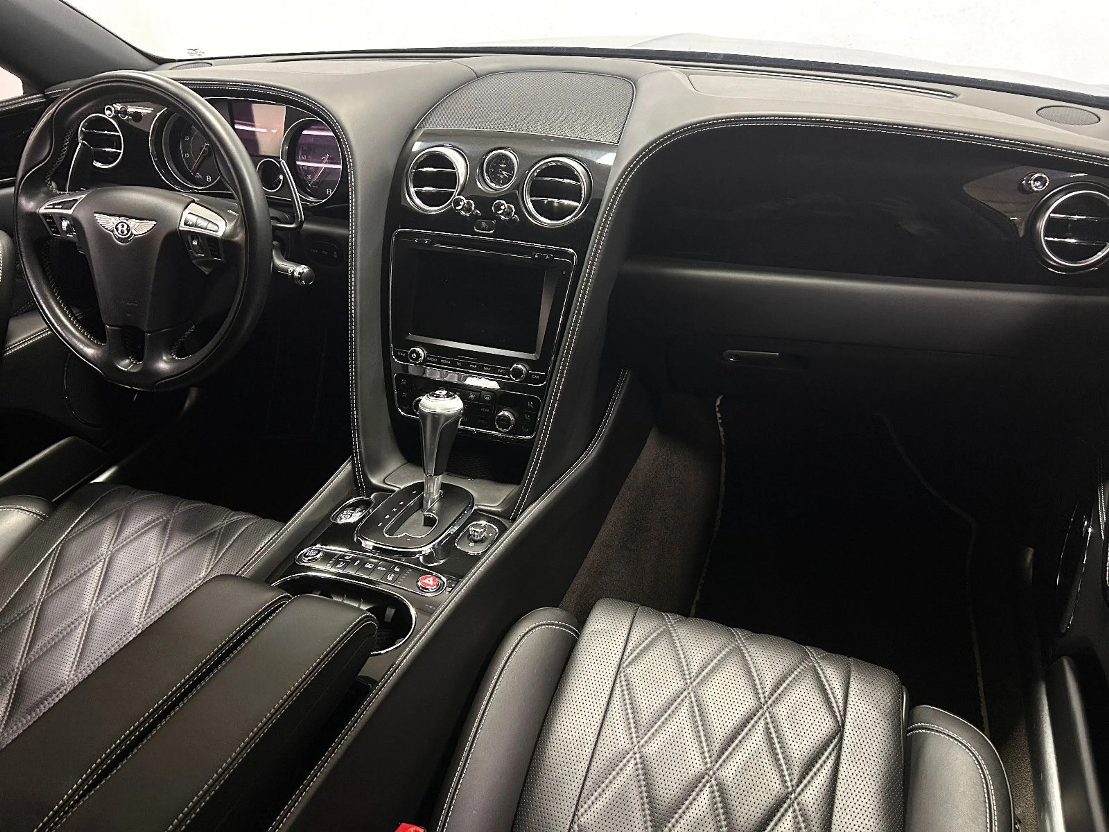 Bentley Flying Spur 4.0 V8 | Deutsches Fzg. - All Black! — photo 14