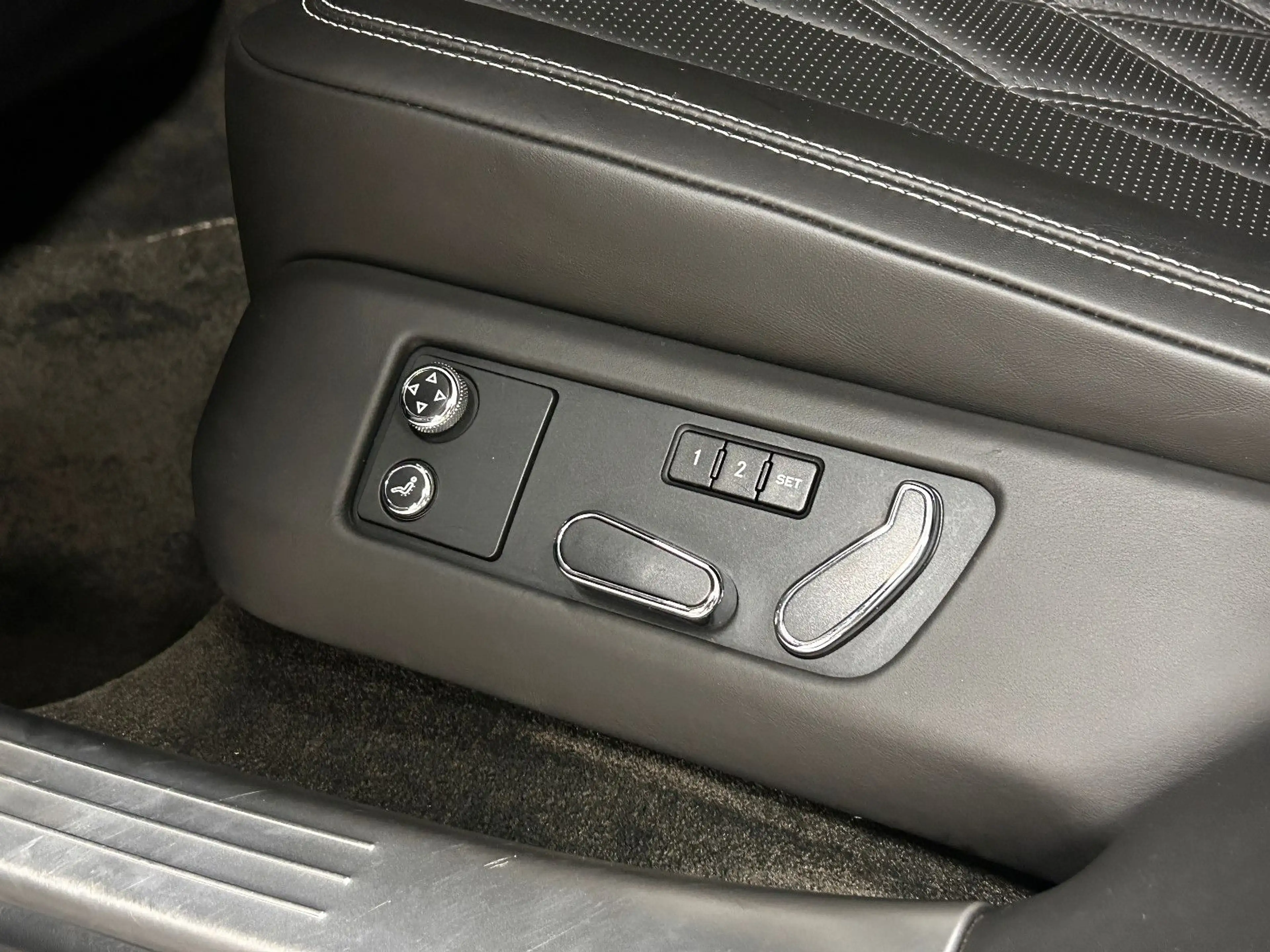 Bentley Flying Spur 4.0 V8 | Deutsches Fzg. - All Black! — photo 28