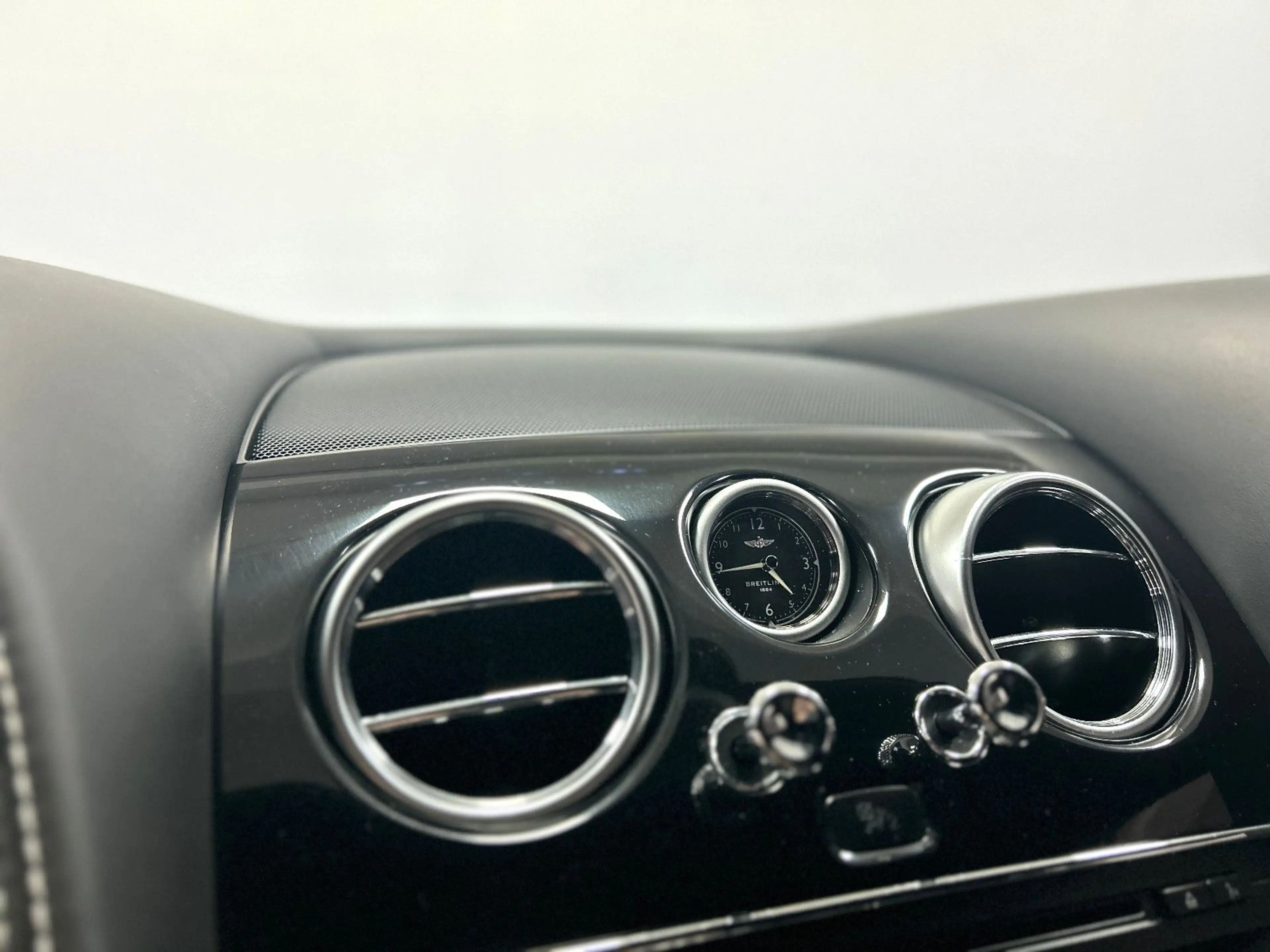 Bentley Flying Spur 4.0 V8 | Deutsches Fzg. - All Black! — photo 30