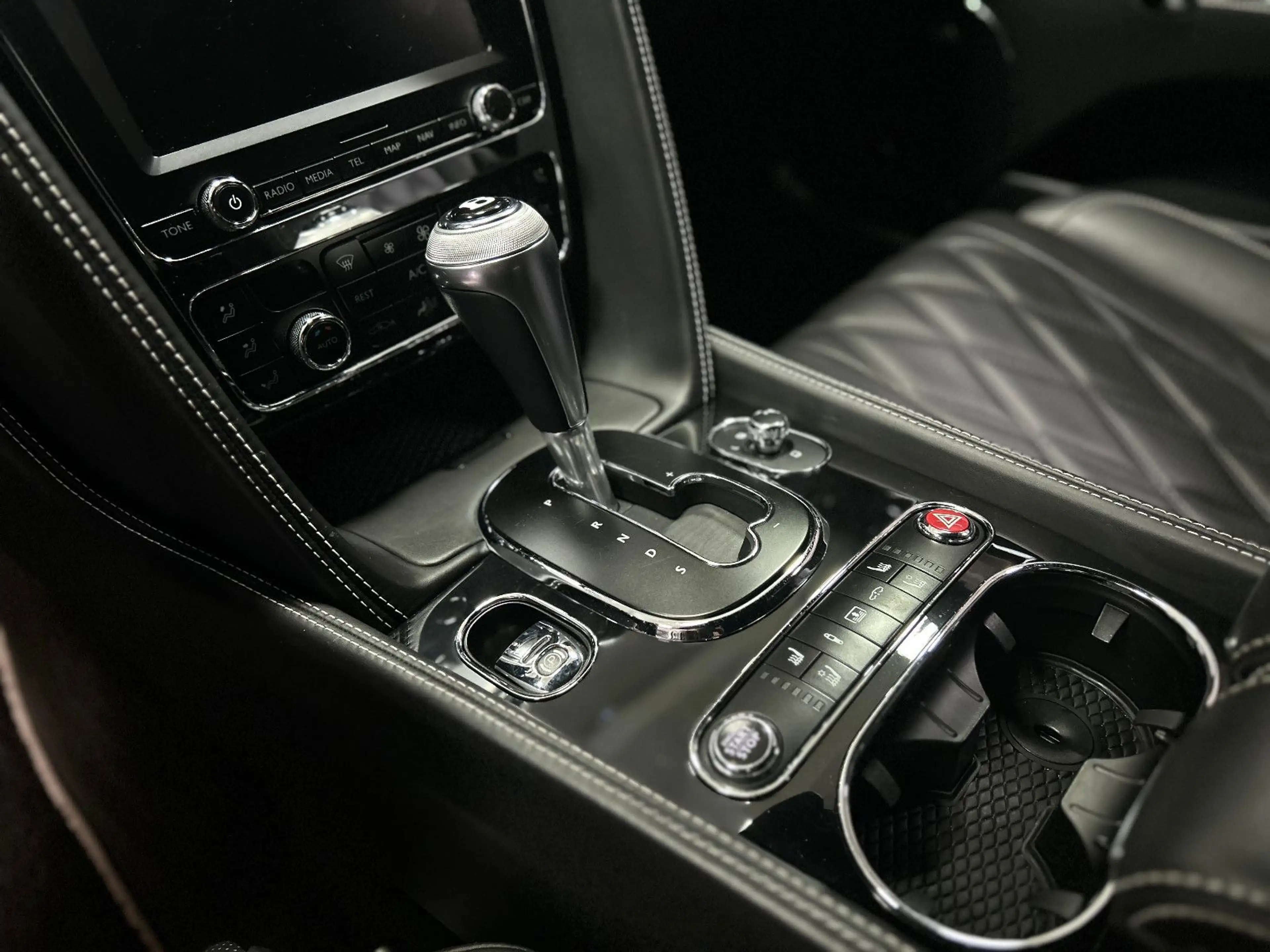 Bentley Flying Spur 4.0 V8 | Deutsches Fzg. - All Black! — photo 23
