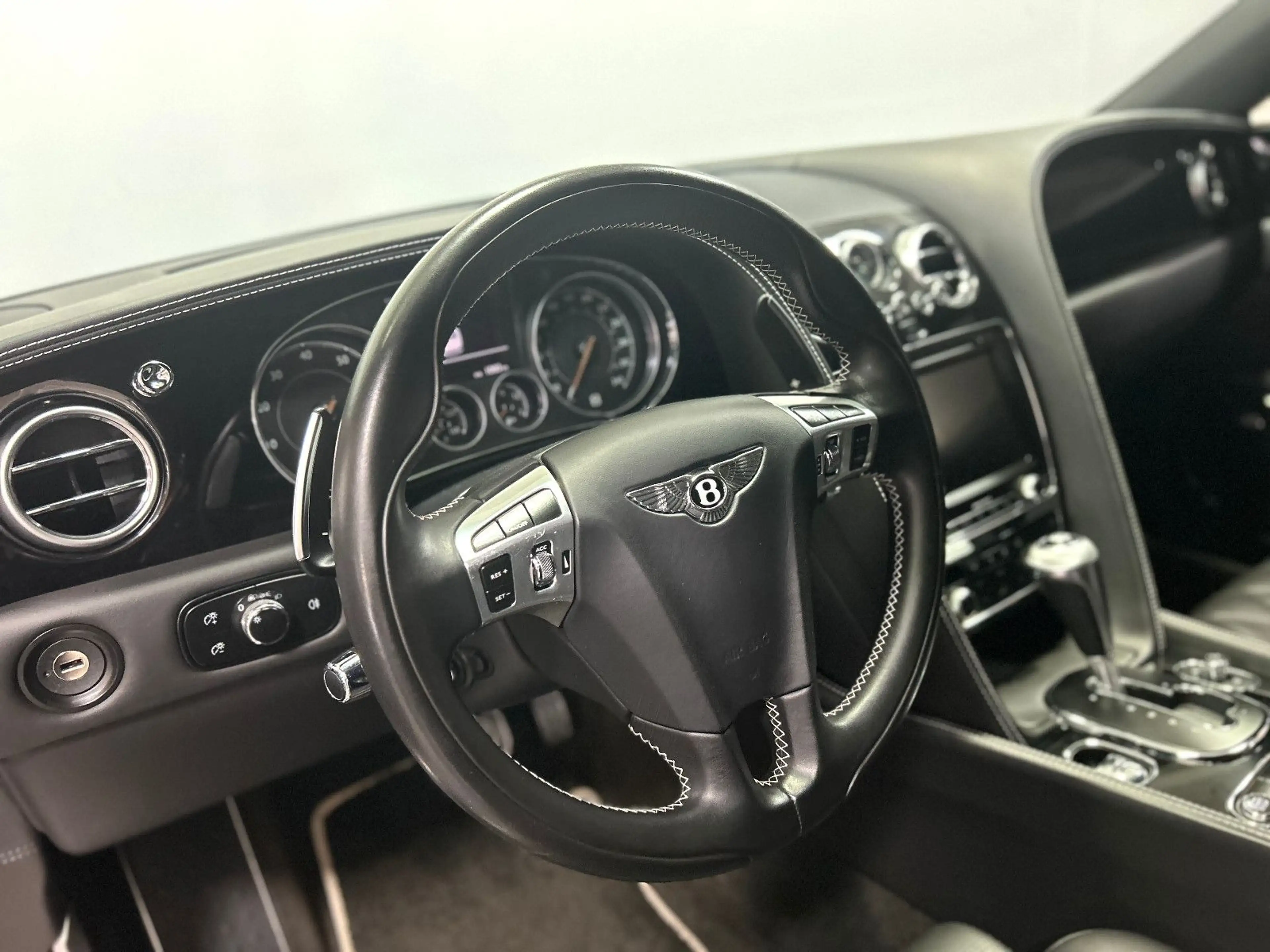 Bentley Flying Spur 4.0 V8 | Deutsches Fzg. - All Black! — photo 22