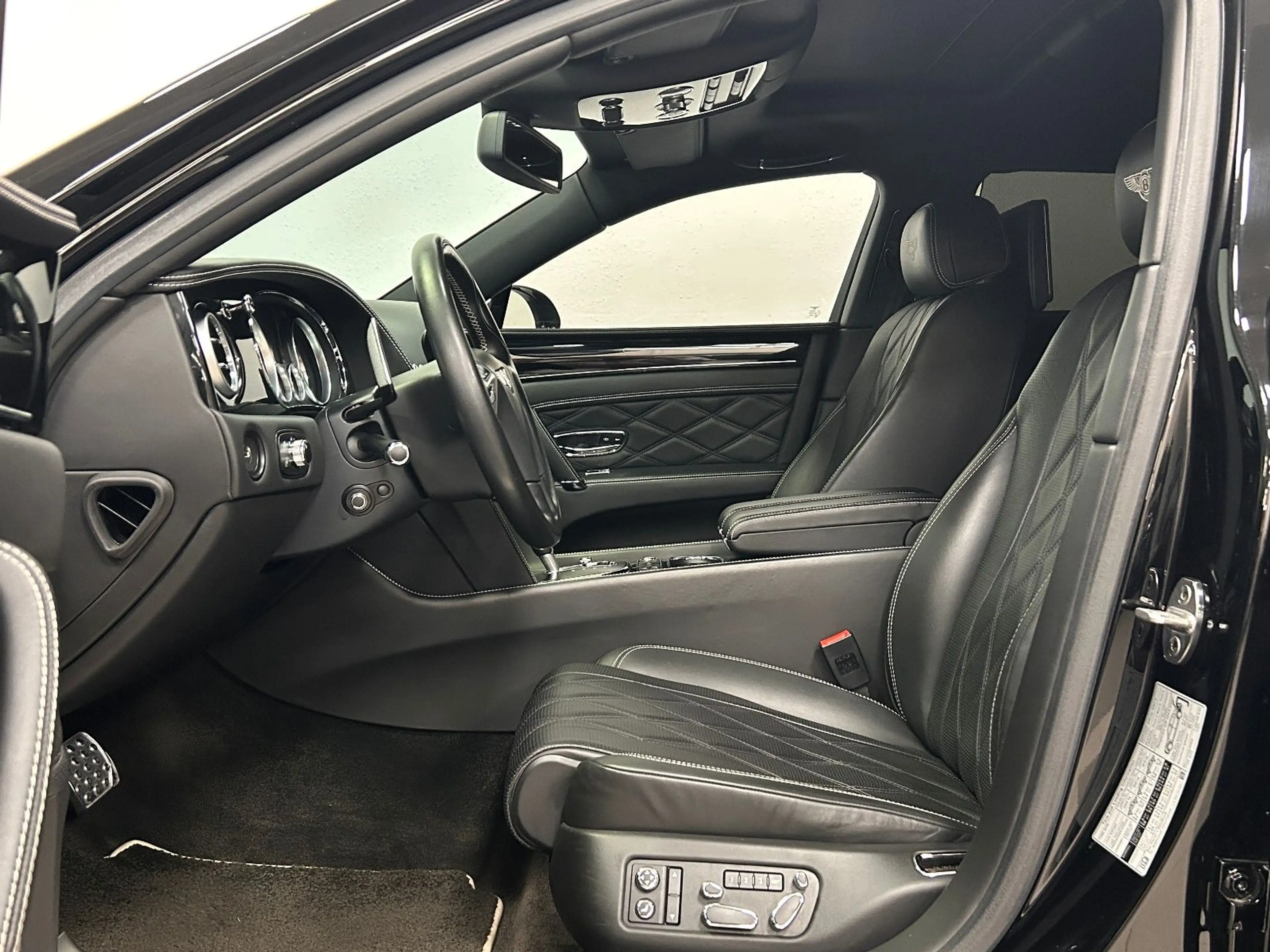 Bentley Flying Spur 4.0 V8 | Deutsches Fzg. - All Black! — photo 10
