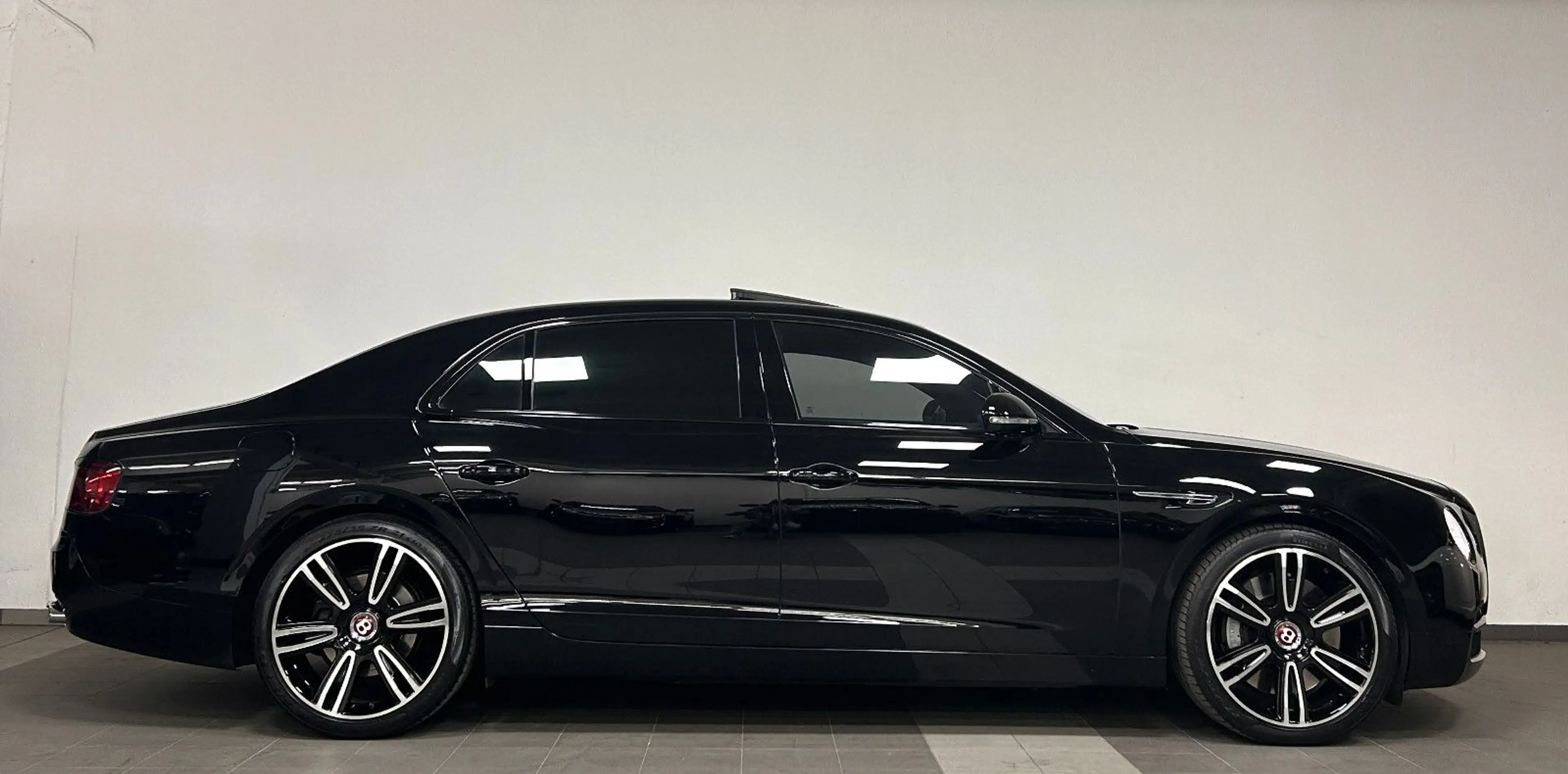 Bentley Flying Spur 4.0 V8 | Deutsches Fzg. - All Black! — photo 5