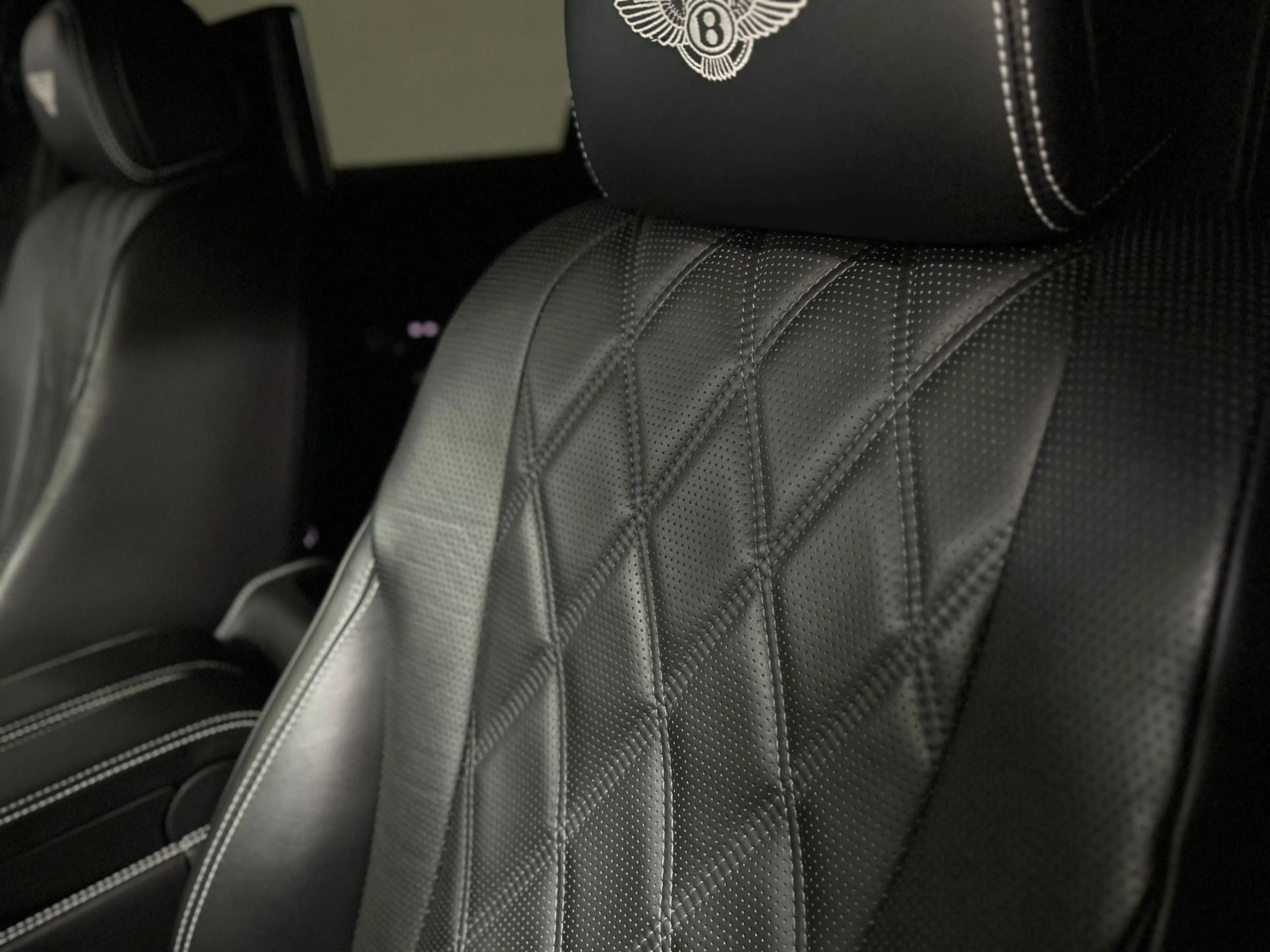 Bentley Flying Spur 4.0 V8 | Deutsches Fzg. - All Black! — photo 26