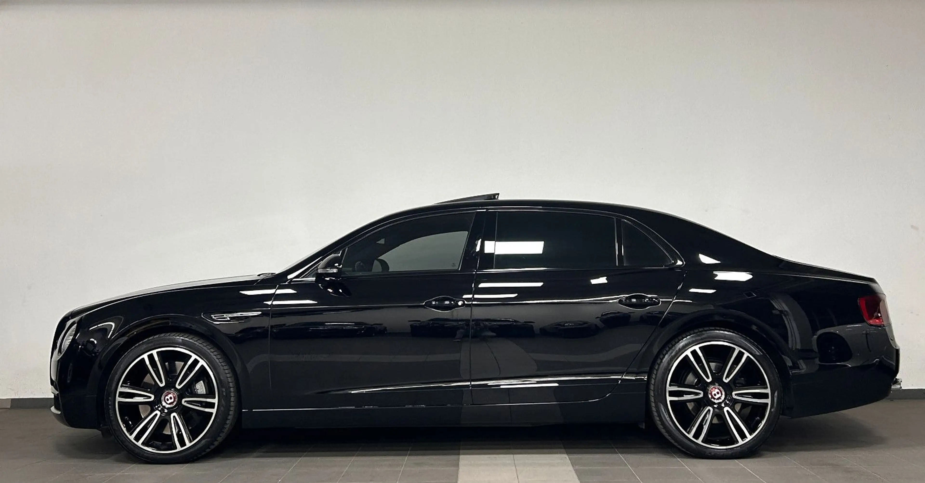 Bentley Flying Spur 4.0 V8 | Deutsches Fzg. - All Black! — photo 2