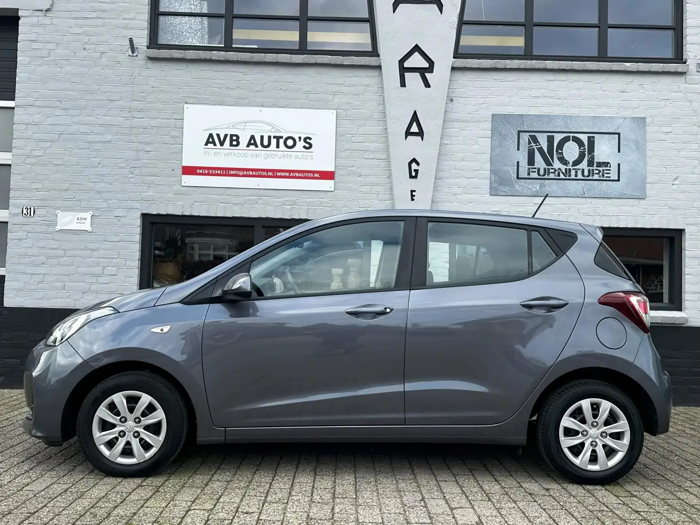 Hyundai i10 1.0i Comfort Airco Cruise Navi Grijs - 2