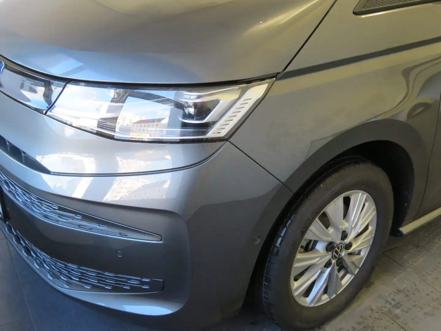 Volkswagen T7 Multivan VW T7 Multivan Business eHybrid 180 kW 4MOTION Grau - 2
