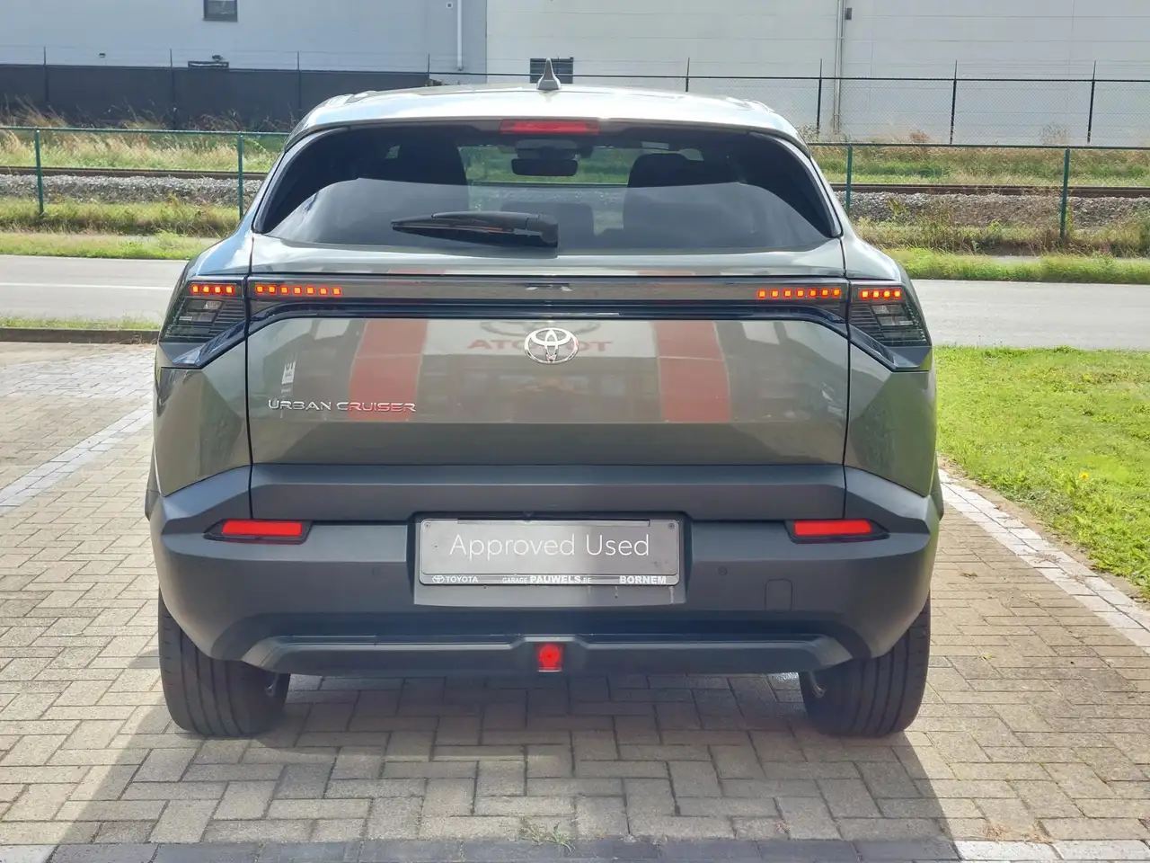 Toyota Urban Cruiser 61kWh 174pk 2WD Style, миниатюра 8