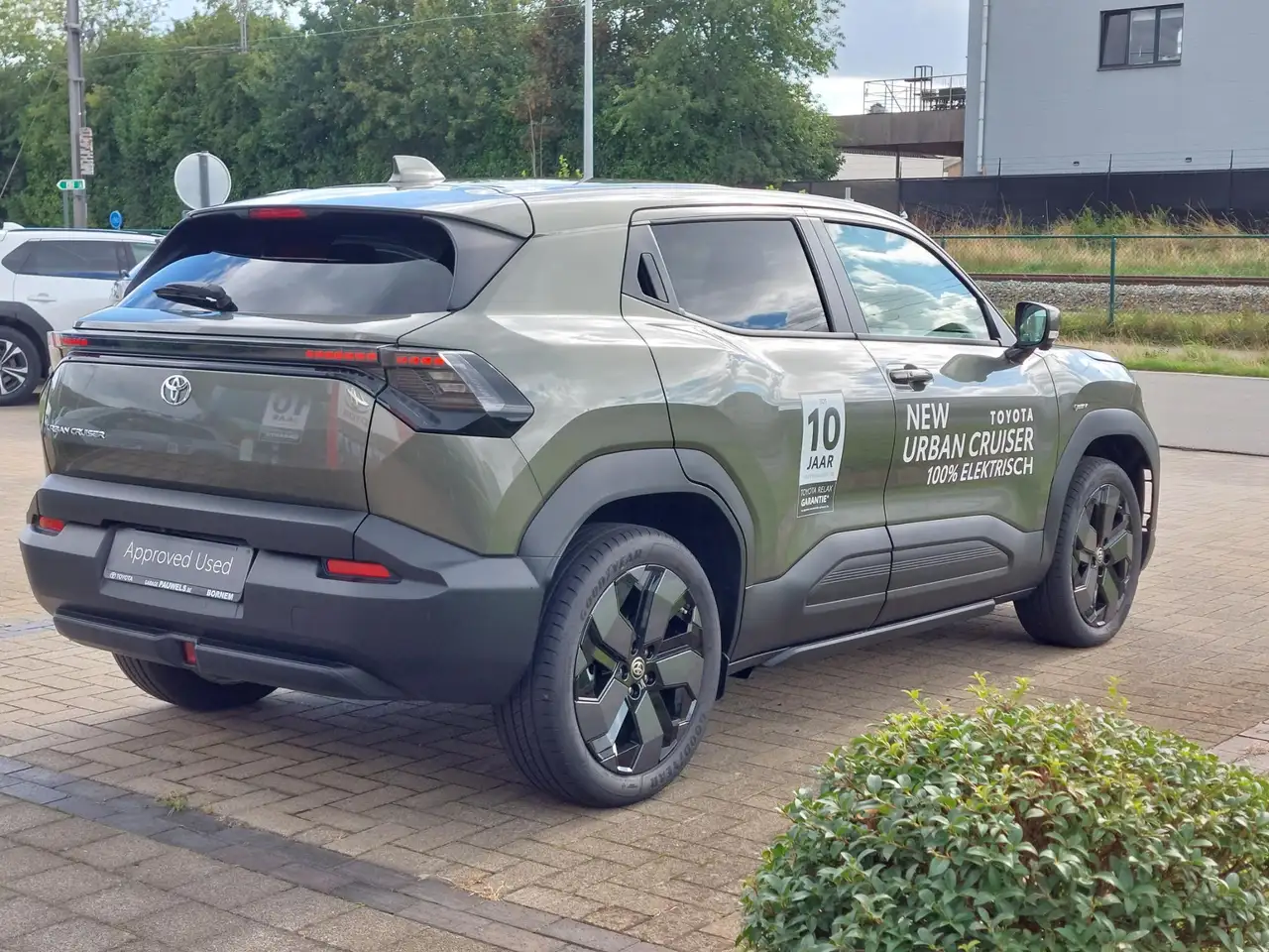 Toyota Urban Cruiser 61kWh 174pk 2WD Style, миниатюра 2