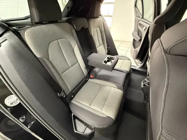 Volvo XC40 view 13