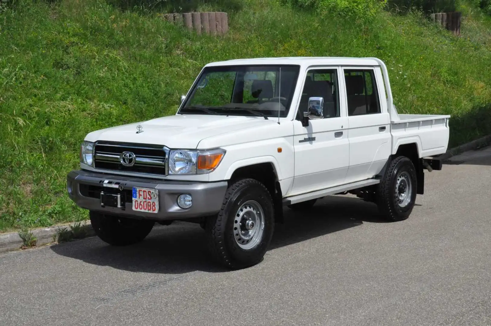 Toyota Land Cruiser GRJ 79 4.0 V6 5-Gang DOUBLE CAB NESTLE OFFROAD Weiß - 1