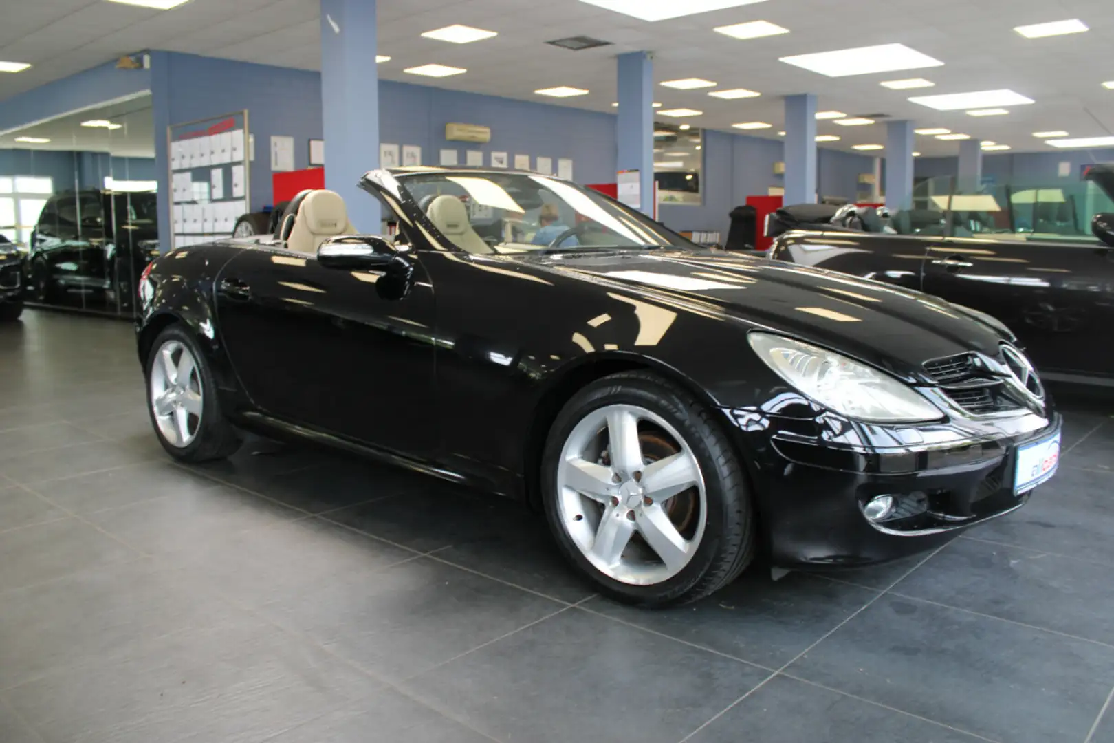 Mercedes-Benz SLK 200 K Aut. - Leder - SHZ - Airscarf - Schwarz - 1