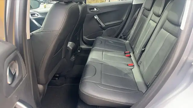 Peugeot 2008 view 9