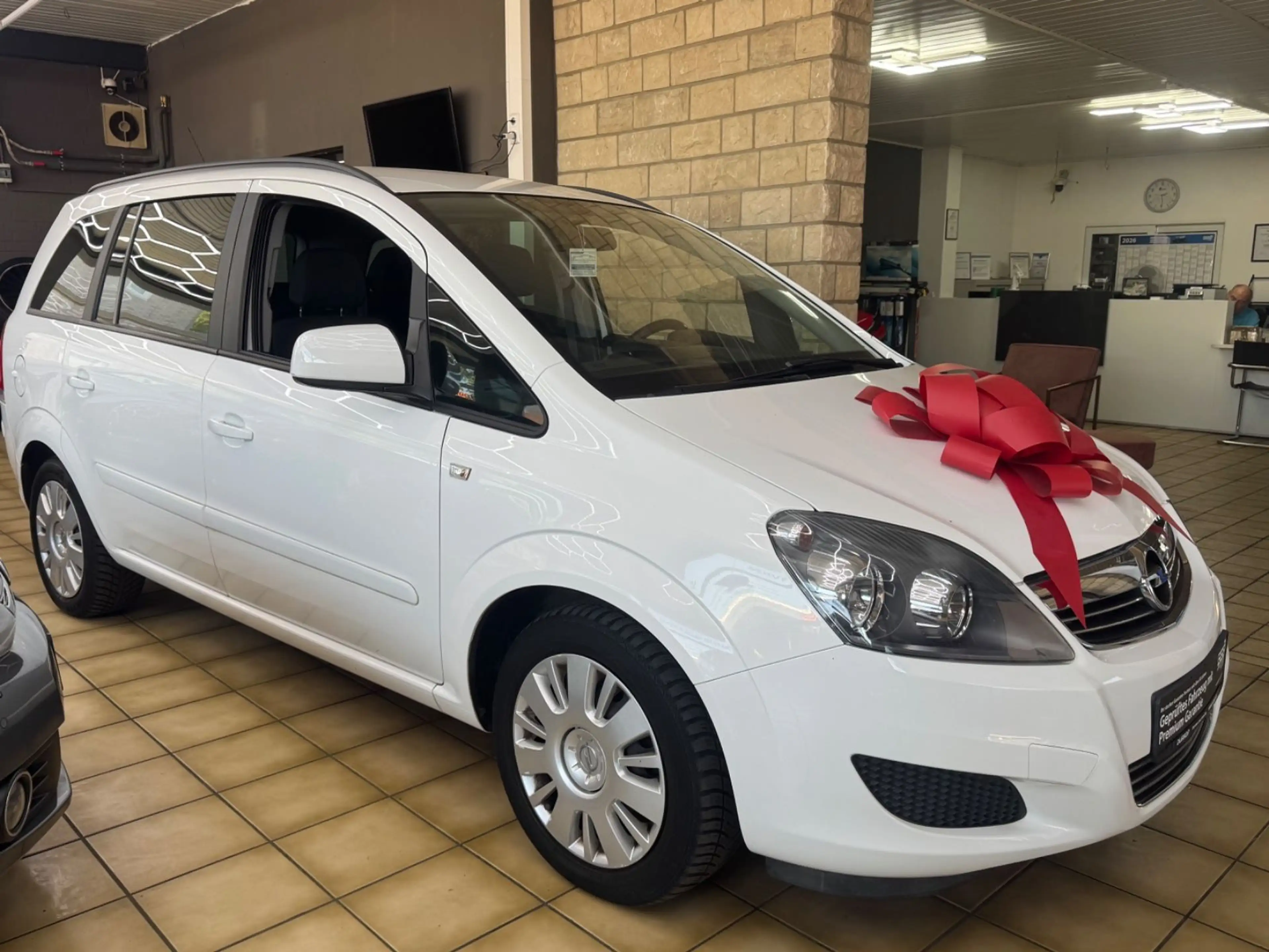 Opel Zafira B Family*Klima*Tempomat*7 Sitzer*Hu&Au Ne — photo 2