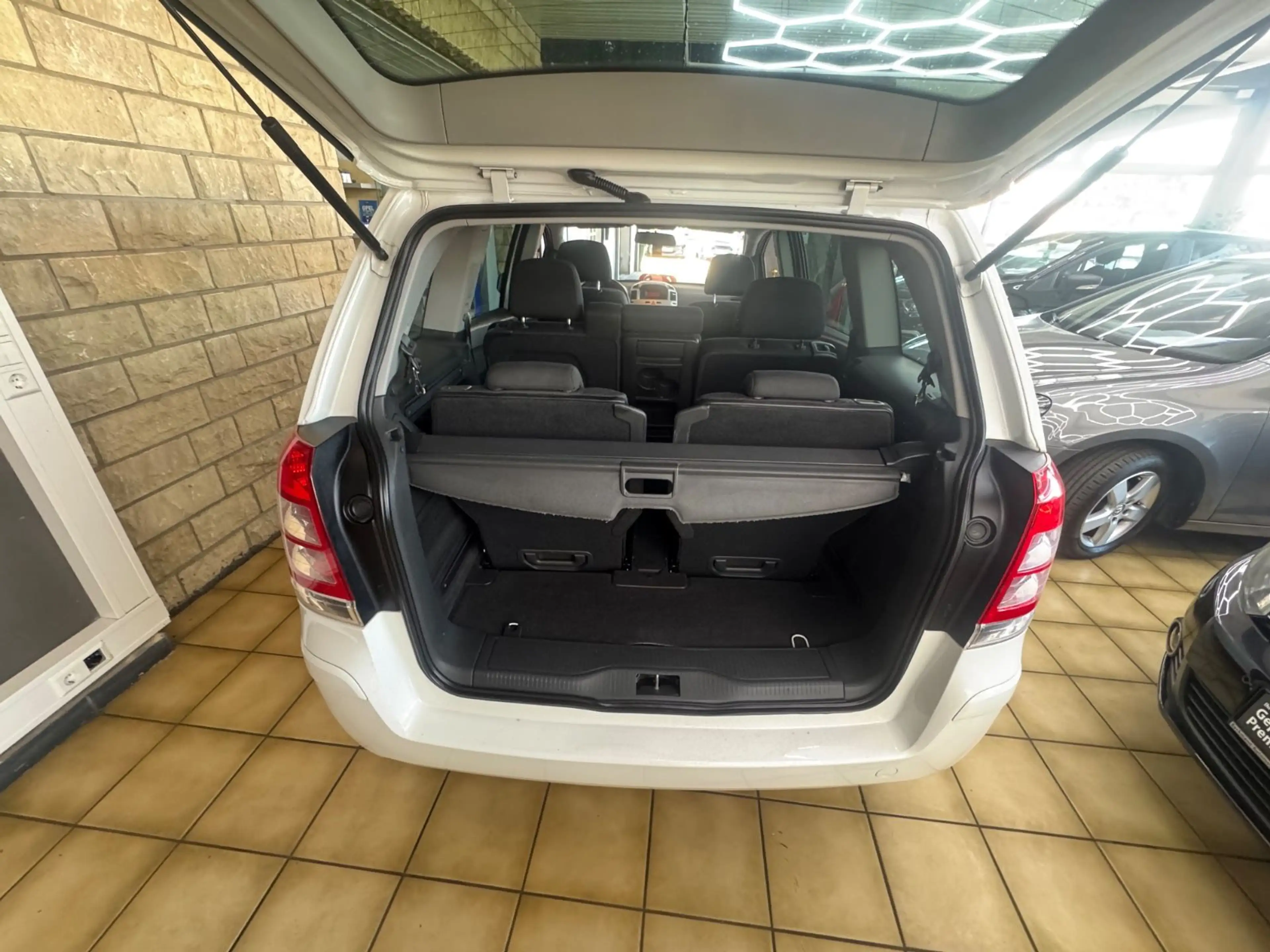 Opel Zafira B Family*Klima*Tempomat*7 Sitzer*Hu&Au Ne — photo 10