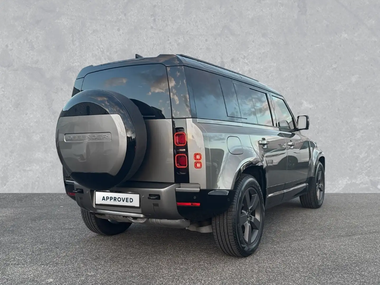 Land Rover Defender 110 D300 X-Dynamic HSE - Sperrdiff. Winter-P. Clea Silber - 2