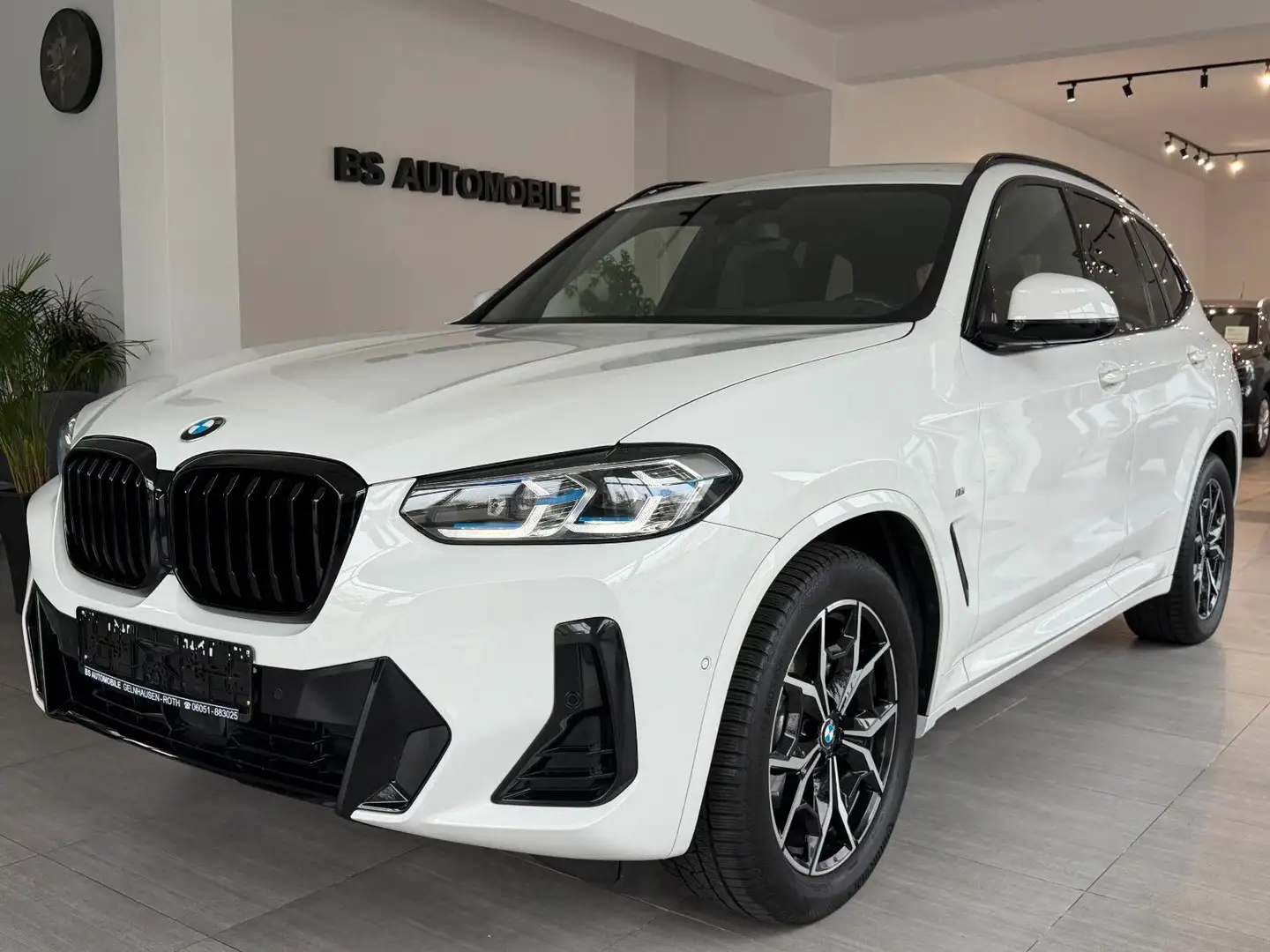 BMW X3 xDrive 20 i M Sportpaket / AHK / Pano / H&K Weiß - 1