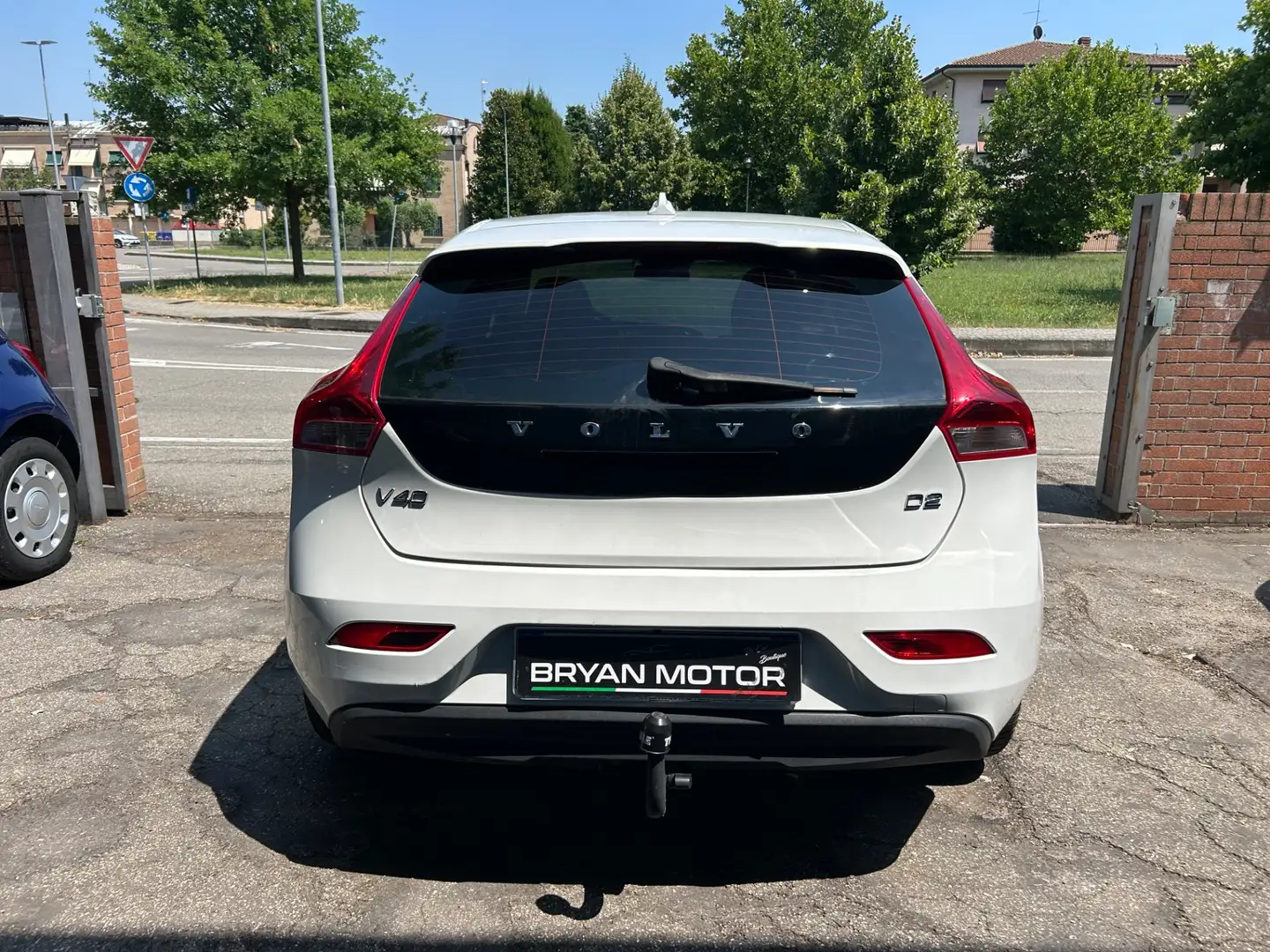 Volvo V40 D2 1.6 Powershift Momentum Blanc - 2