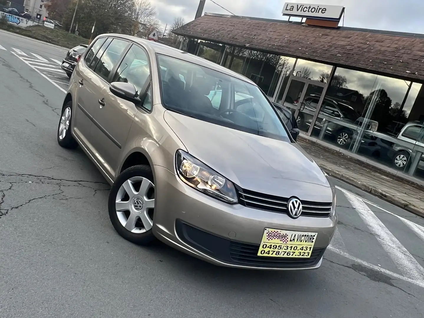Volkswagen Touran Touran 1.6 TDI DPF BlueMotion 7 PLACES Beige - 1