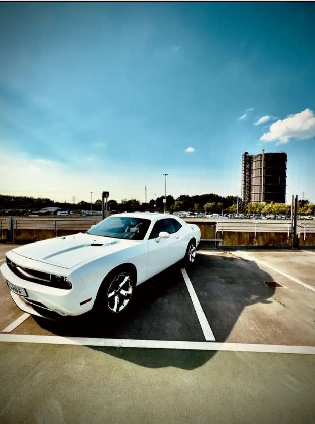 Second hand Dodge Challenger 5.7