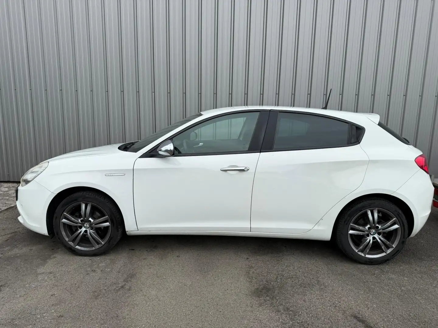 Alfa Romeo Giulietta Giulietta 1.6 JTDm Distinctive Blanc - 2