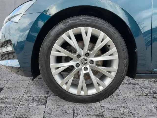 Skoda Superb view 8