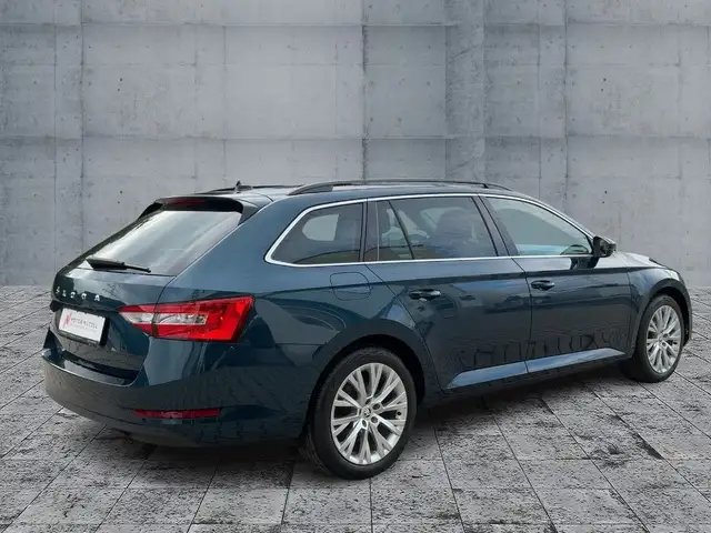 Skoda Superb view 6