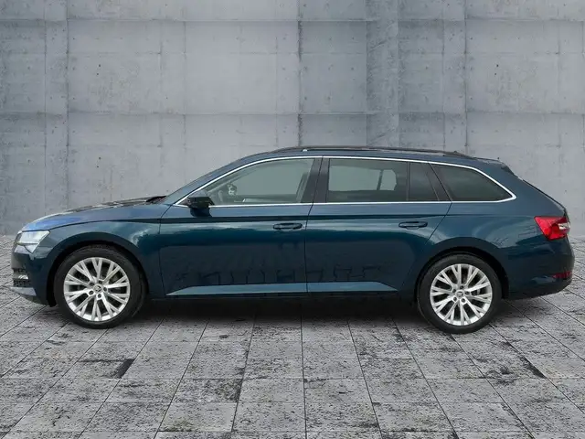 Skoda Superb view 4