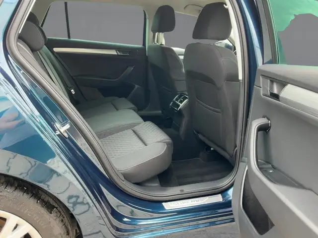 Skoda Superb view 13