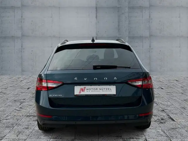 Skoda Superb view 5