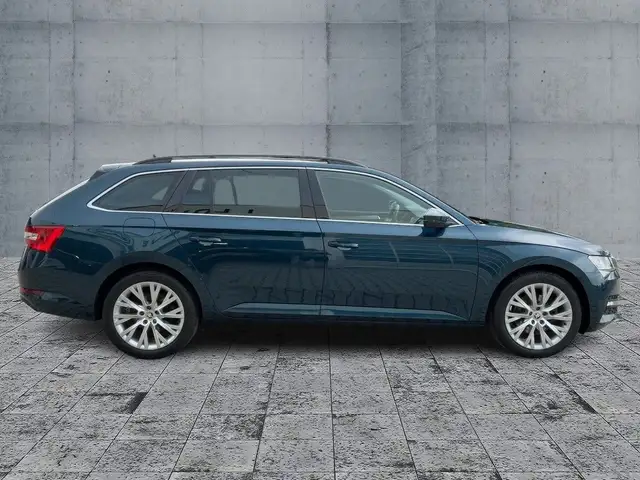 Skoda Superb view 7