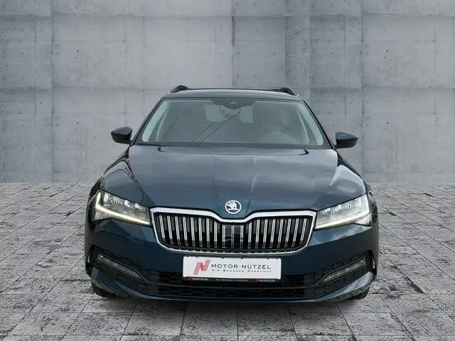 Skoda Superb view 3