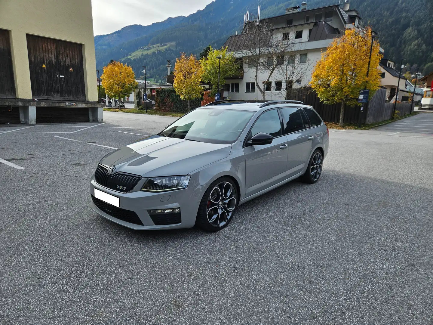 Skoda Octavia Combi RS 2,0 TDI 4x4 DSG RS Vollaustattung Grau - 1
