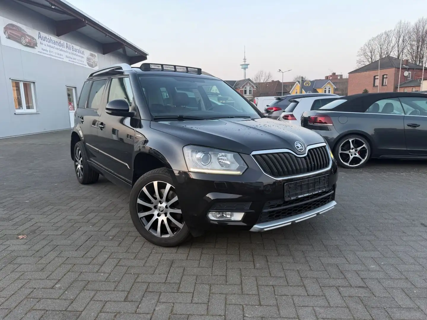 Skoda Yeti L&K 4x4 2.0 TDI DSG 1.Hand LEDER PANO STDHZ Schwarz - 1
