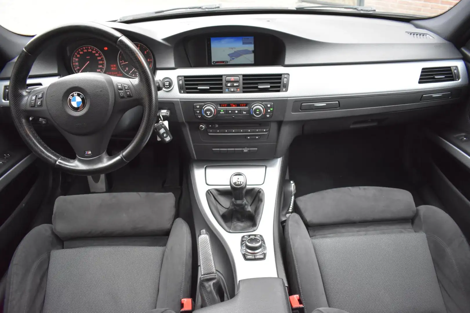 BMW 318 3-serie Touring 318i Corporate Lease M Sport Editi Grijs - 2