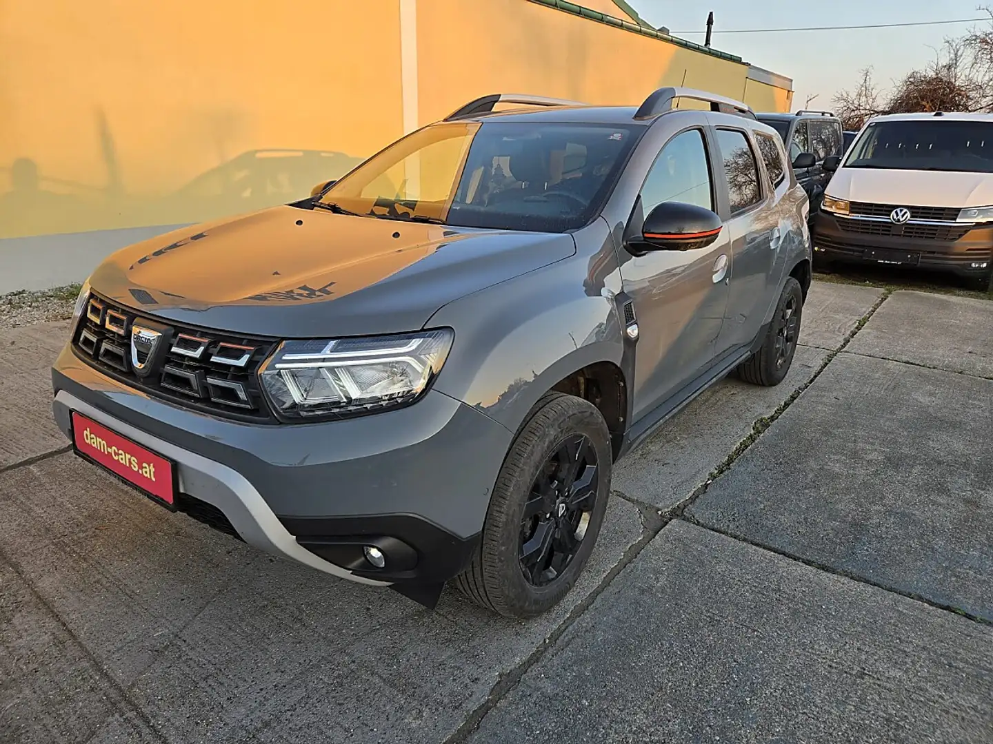 Dacia Duster TCe 130 PF Extreme Grau - 1