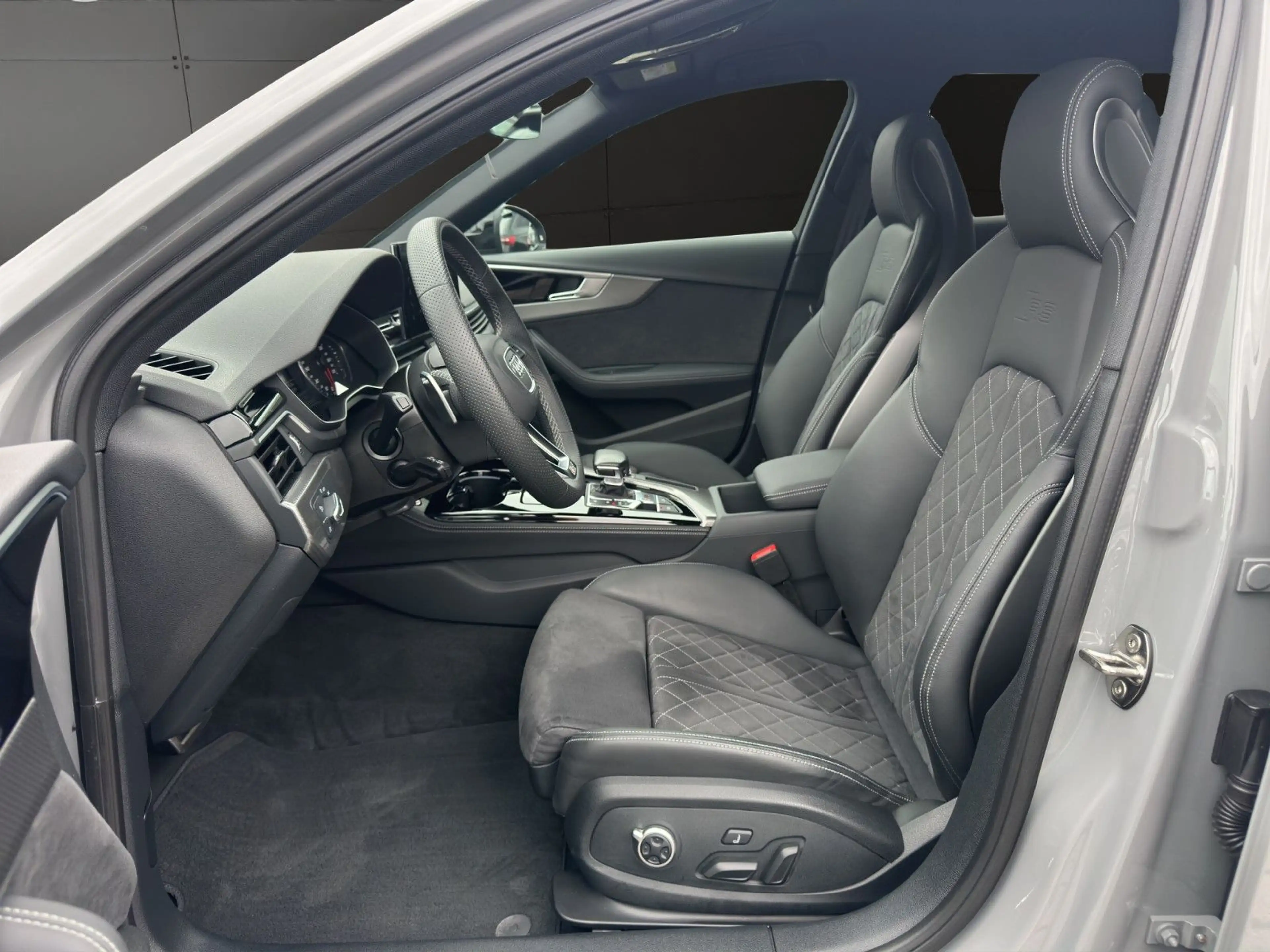 Audi RS4 Avant tiptr. qu. MATRIX+RS DYNAMIC+360° — photo 9