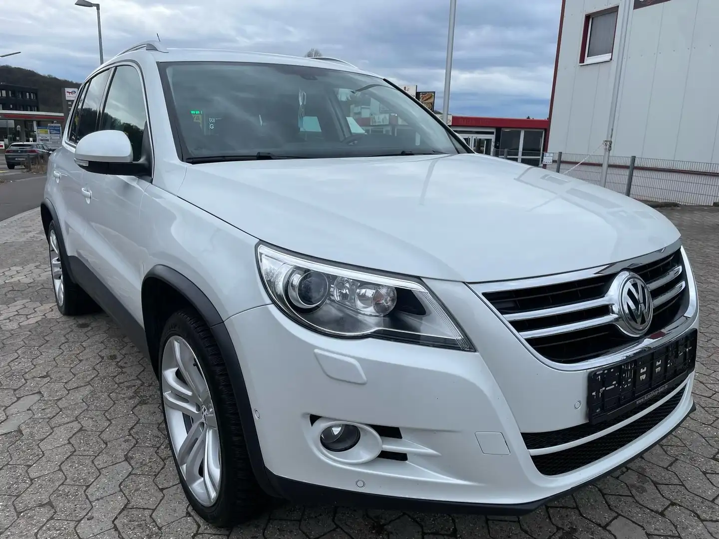 Volkswagen Tiguan Sport & Style 4Motion/KAMERA/NAVI/LEDER Wit - 2