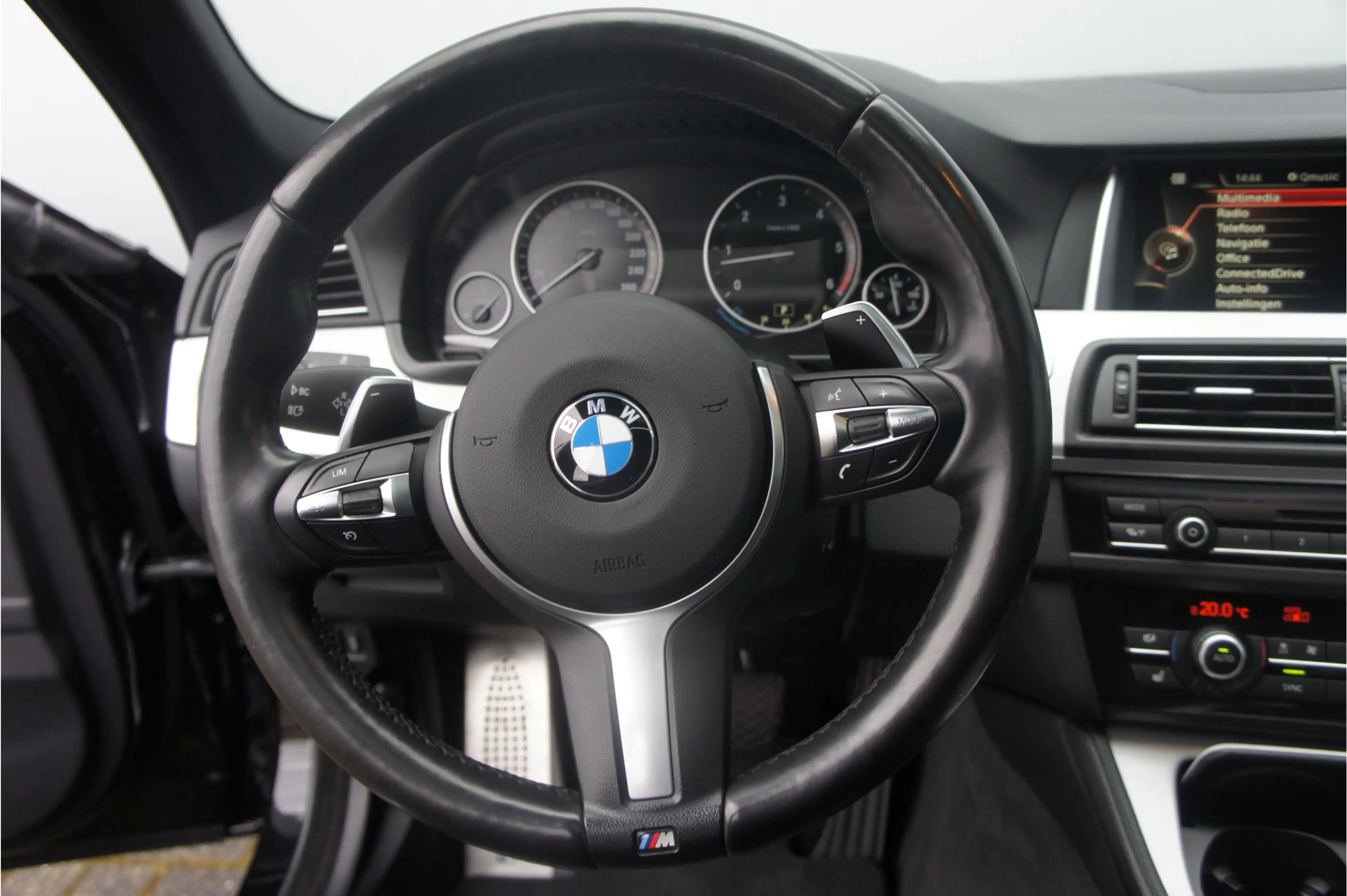 BMW M550 5-serie M550xd Glasdak, — photo 15