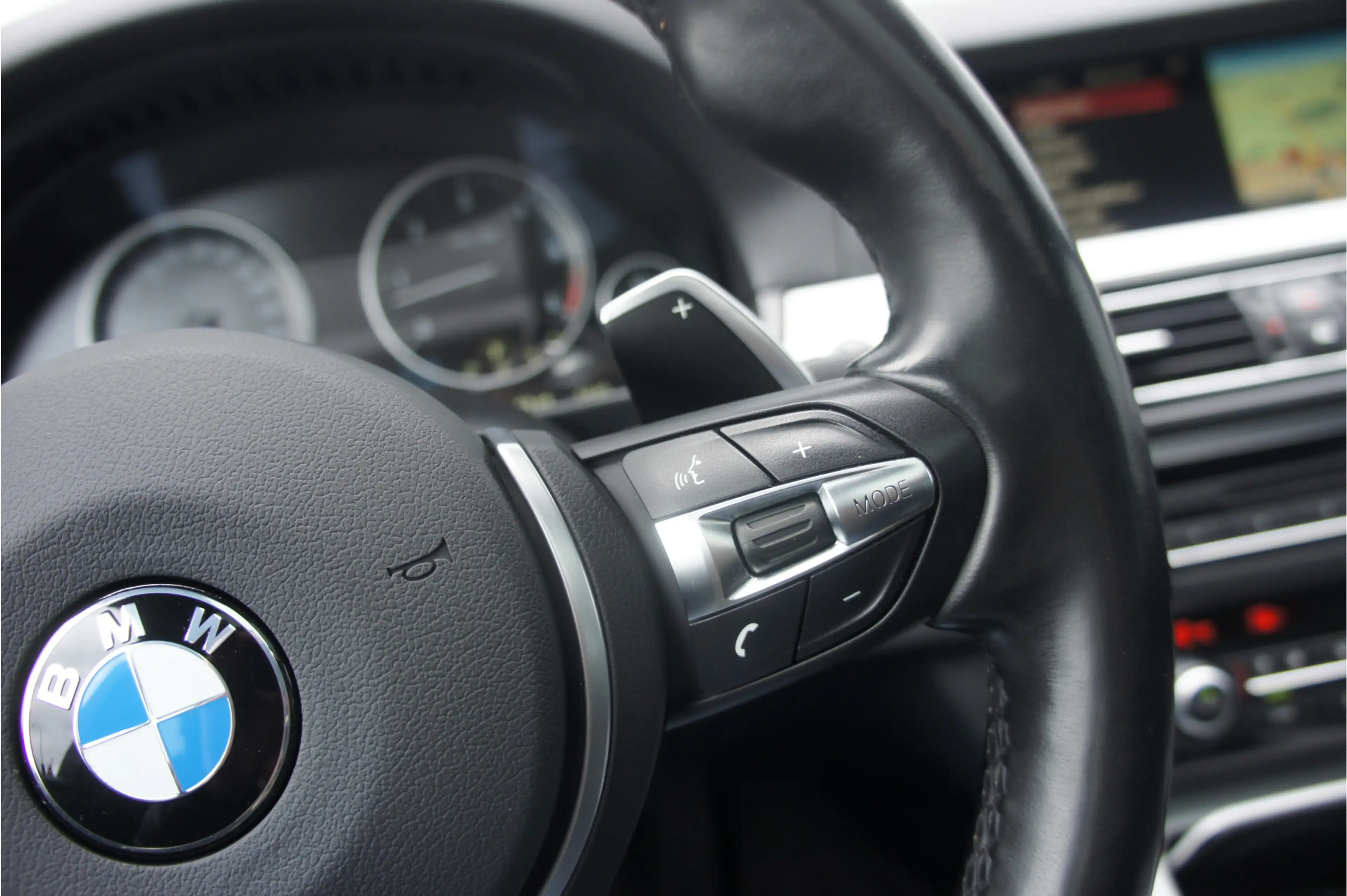 BMW M550 5-serie M550xd Glasdak, — photo 23