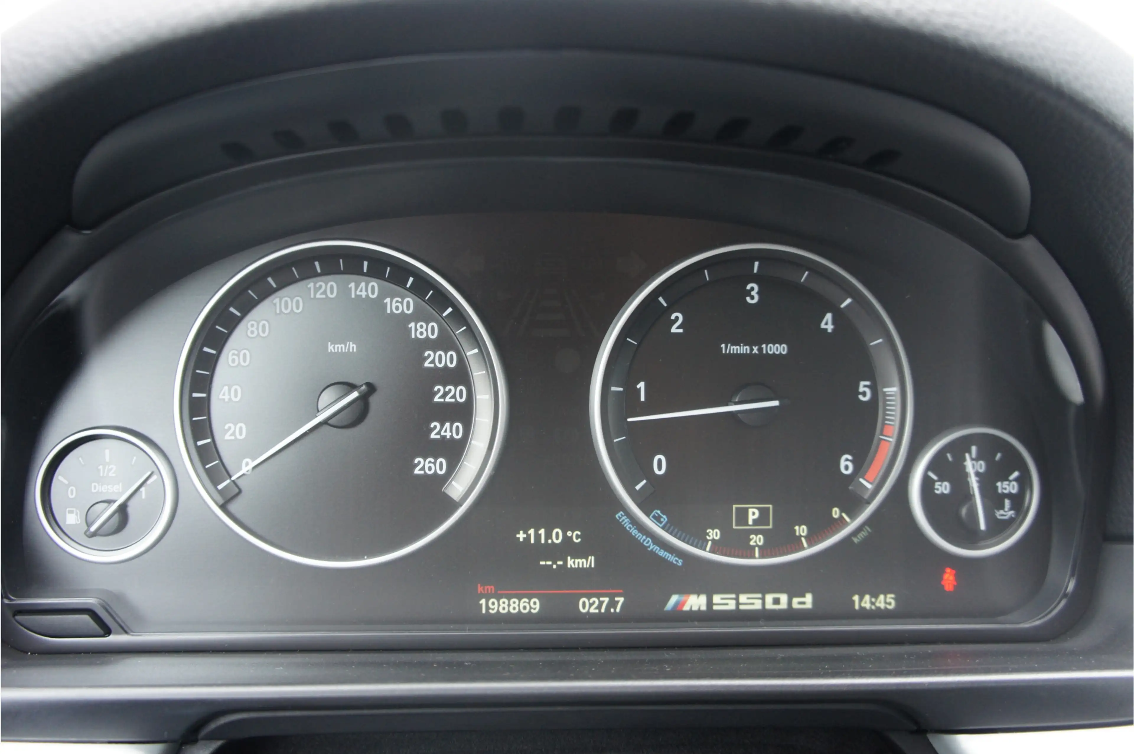 BMW M550 5-serie M550xd Glasdak, — photo 9