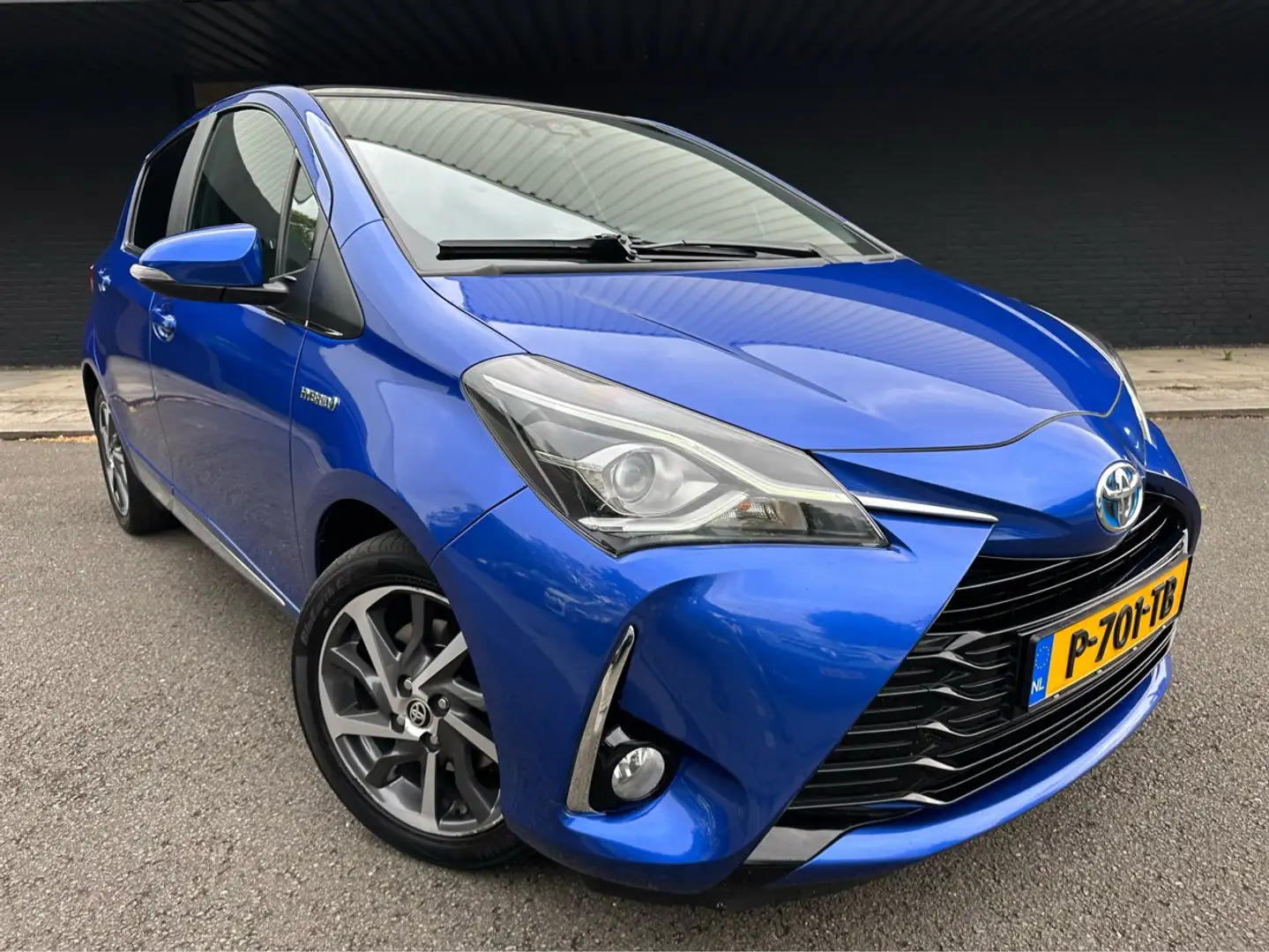Toyota Yaris 1.5 Hybride // Premium uitvoering // Blauw - 1
