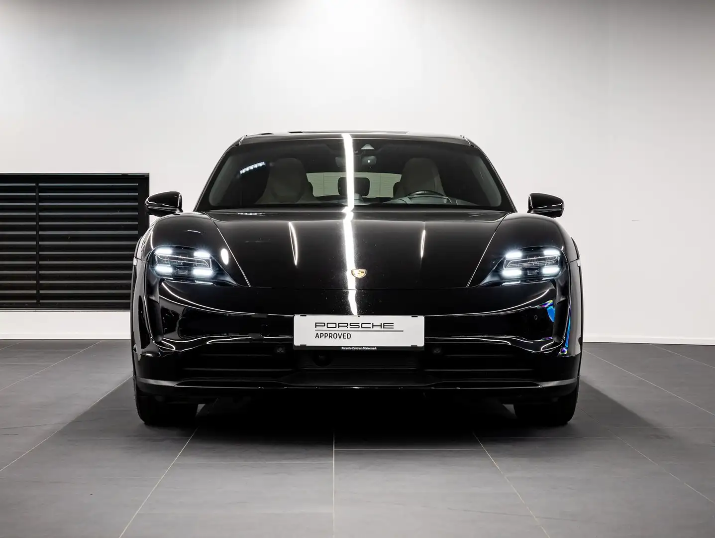 Porsche Taycan 4 Cross Turismo Schwarz - 2