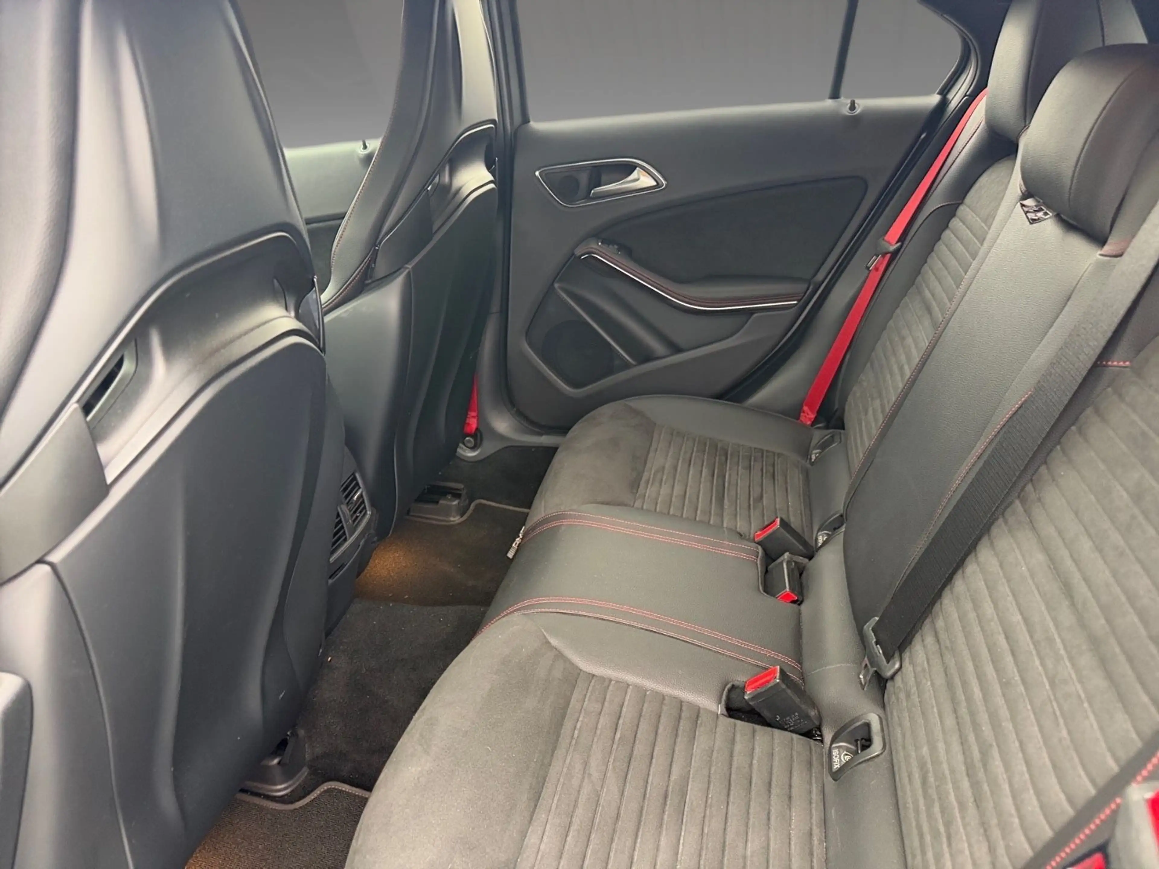 Mercedes-Benz A 45 AMG A45 AMG 4Matic Schalensitze Aero Paket — photo 9