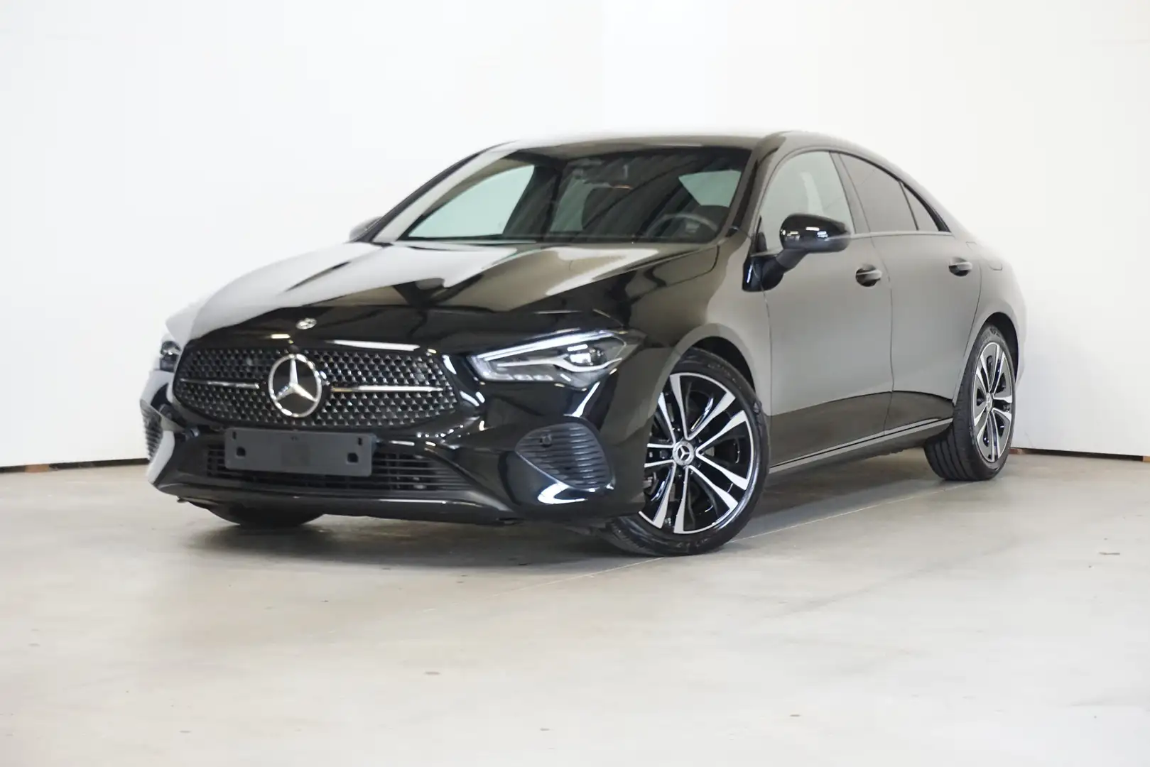 Mercedes-Benz CLA 180 NIGHT PAKKET Zwart - 1