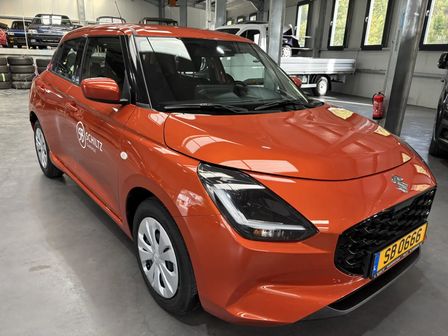 Suzuki Swift 1.2 GL MildHybrid Orange - 1