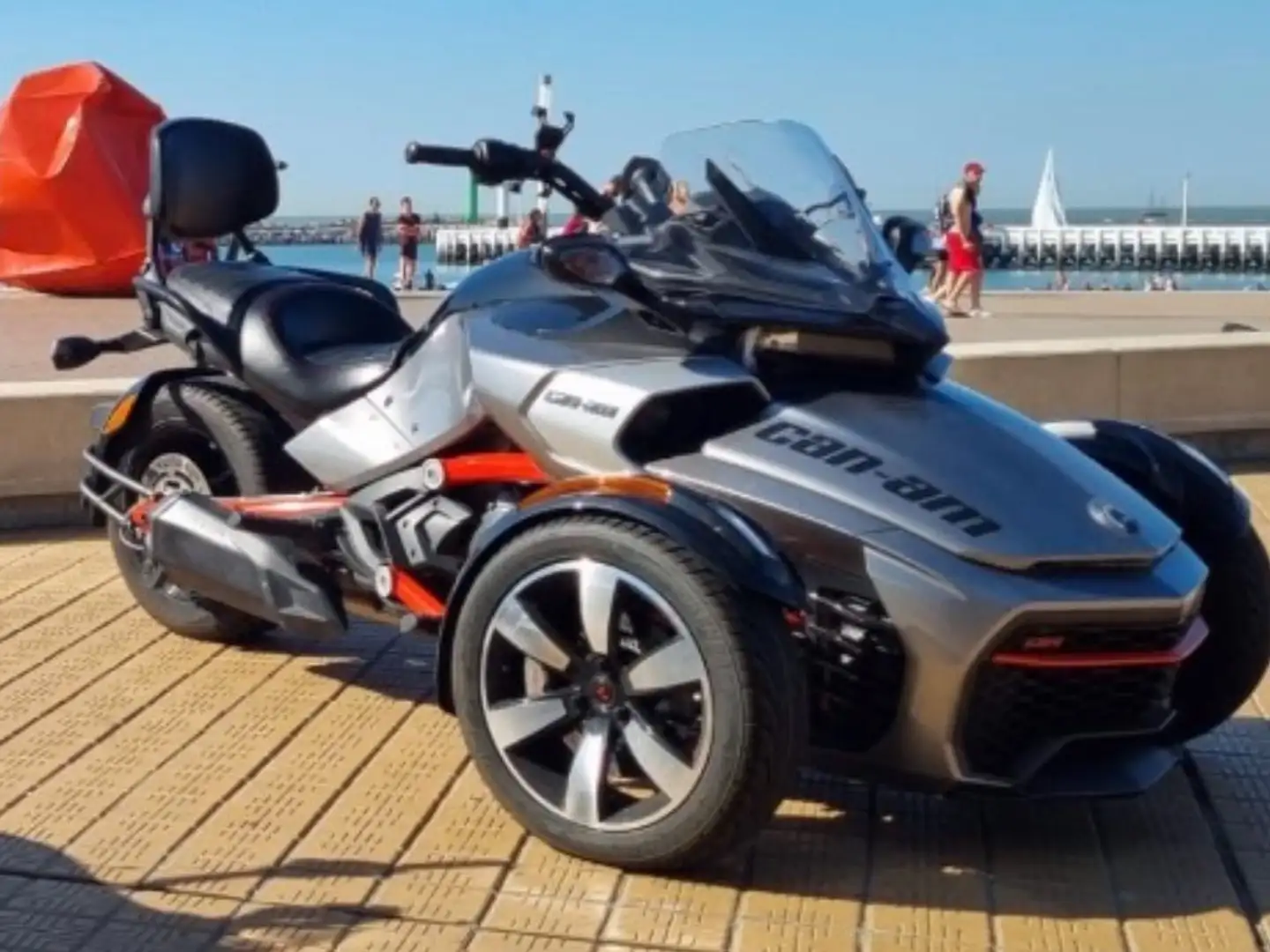 Can-Am Spyder F3 Gris - 1