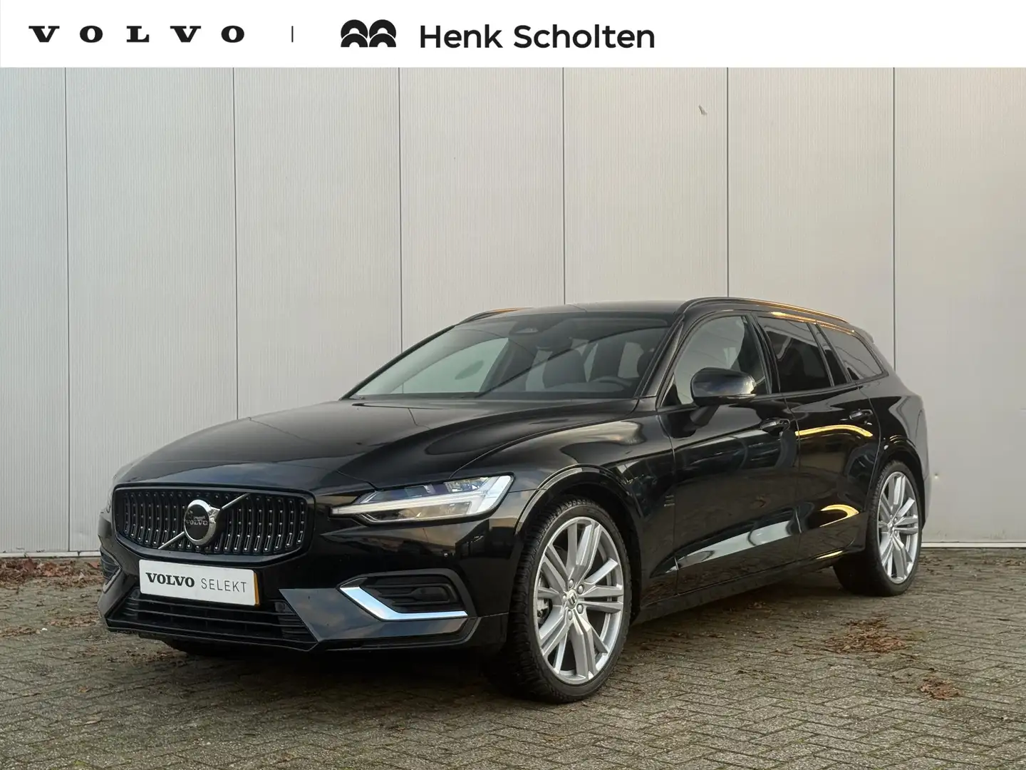 Volvo V60 B4 Automaat Essential Edition | 20" Lichtmetalen v Noir - 1