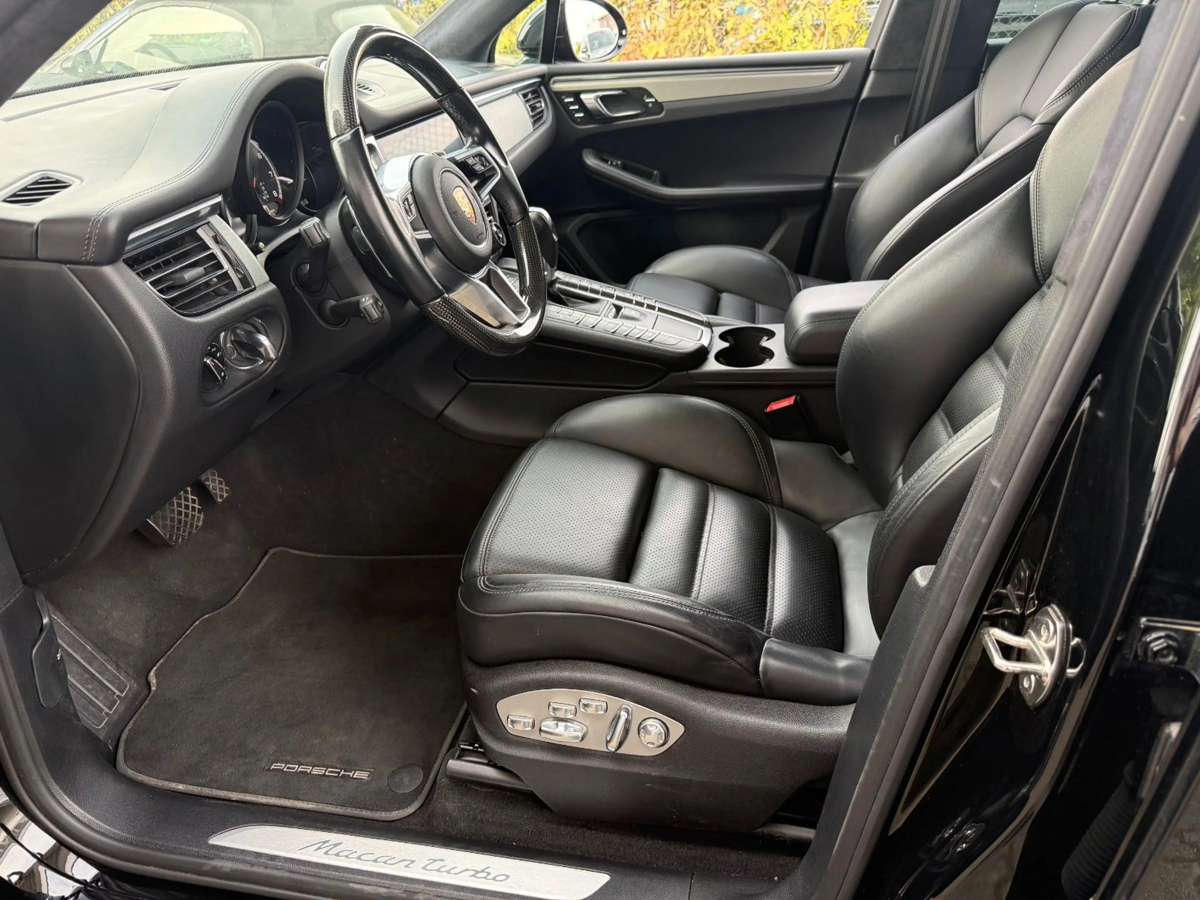Porsche Macan Turbo Luftfahrwerk Pano Sport-Chrono, 21 " — photo 9